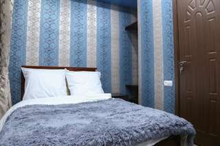 Отель Lovely Hotel in Centre Ереван Двухместный номер с 1 кроватью и собственной ванной комнатой-3