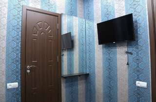 Отель Lovely Hotel in Centre Ереван Двухместный номер с 1 кроватью и собственной ванной комнатой-3